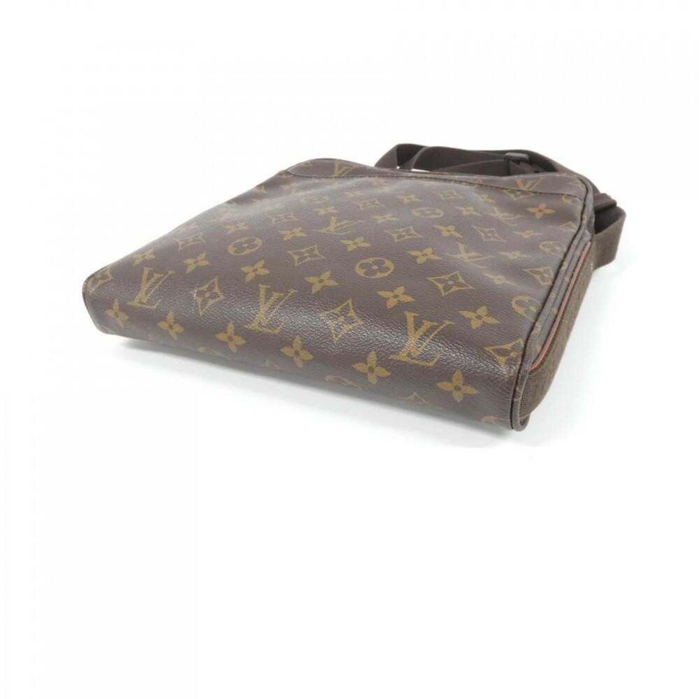 LOUIS VUITTON Authentic Brown Monogram Trotter Shoulder Bag - Picture 3 of 9